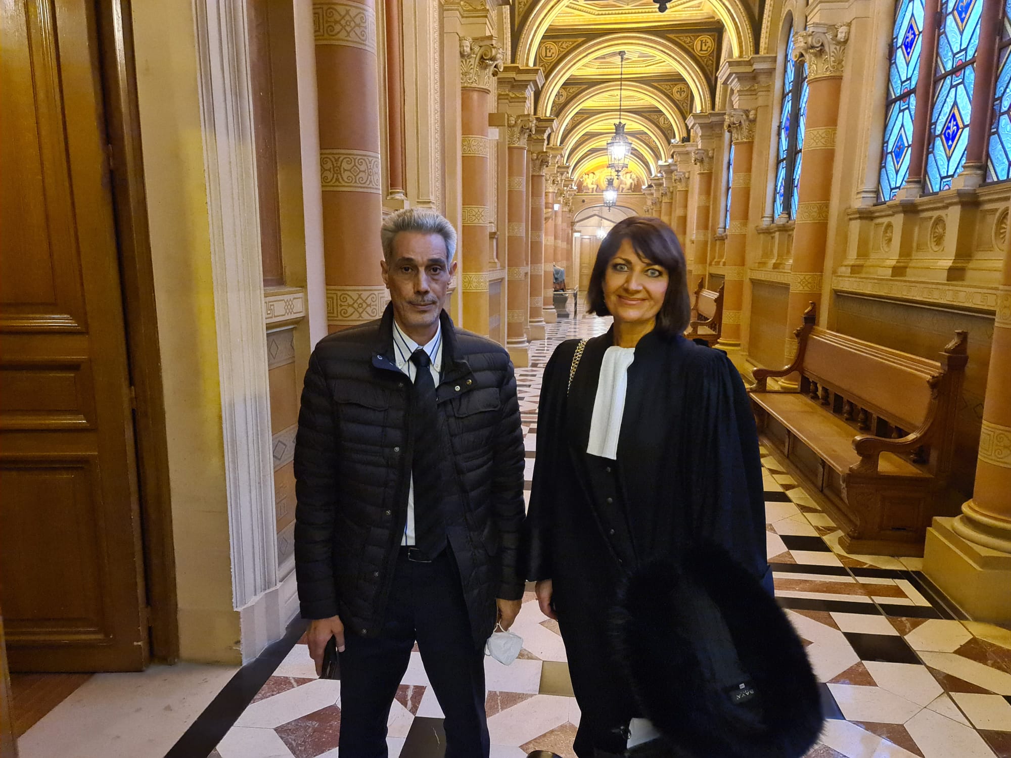 Omar Raddad et Maître Sylvie Noachovitch au Palais de Justice de Paris le 25 novembre 2021